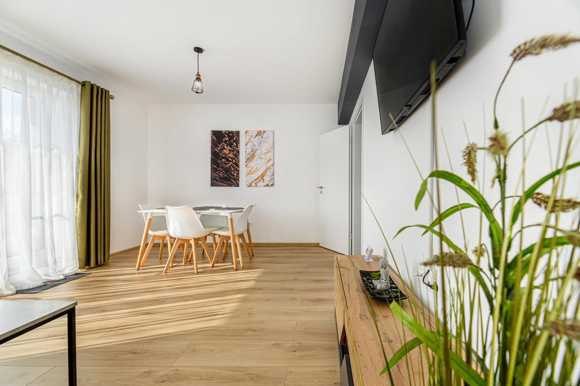 Luxury Landing Apartments Complex Qualis ブラショフ エクステリア 写真
